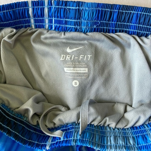 Nike Dri-Fit Women Shorts Size Small - Picture 3 of 4